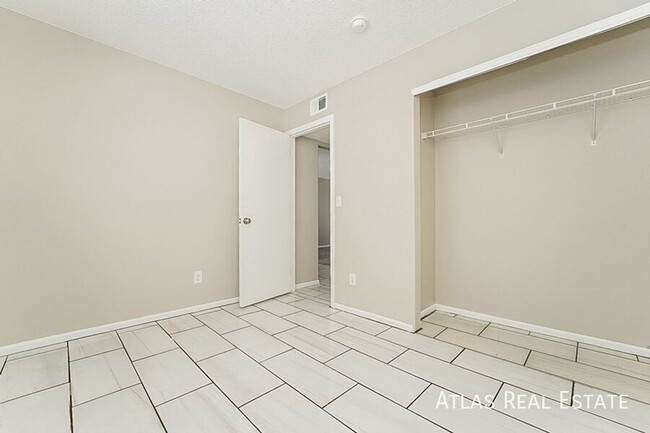 Building Photo - 5083 Helena Ct