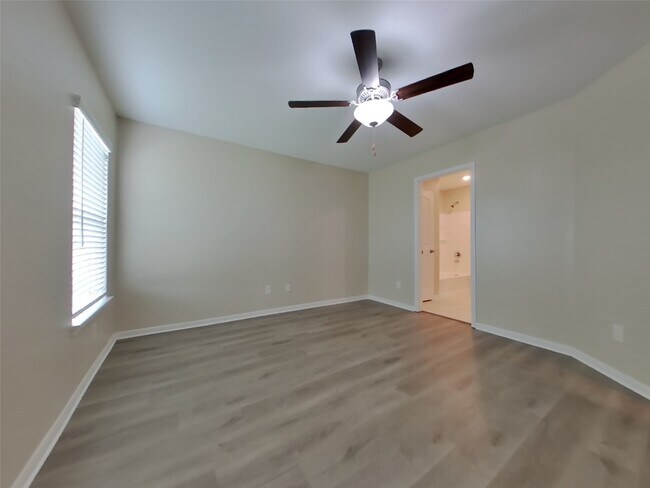 Building Photo - 524 Red Dusk Paint Dr