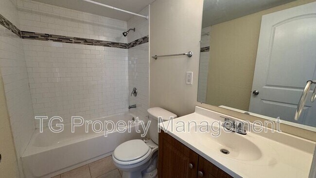 Building Photo - 2825 Moncrief Rd