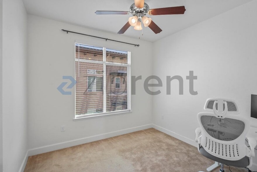 Building Photo - Unit