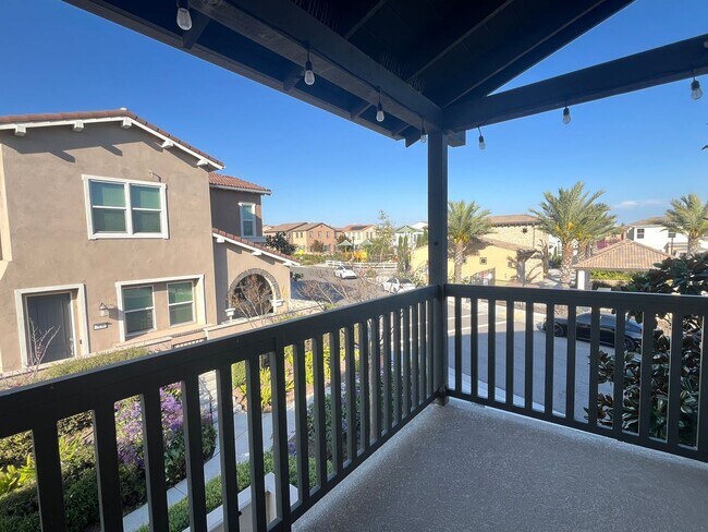 Building Photo - Spacious 3 bedroom, 3-bathroom condo for rent