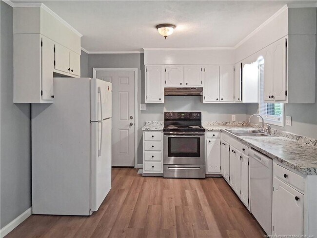 Building Photo - 1086 Essex Pl