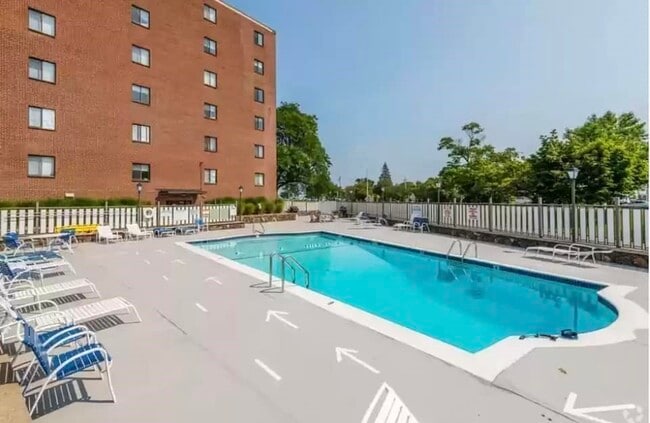 Building Photo - 2 Second St