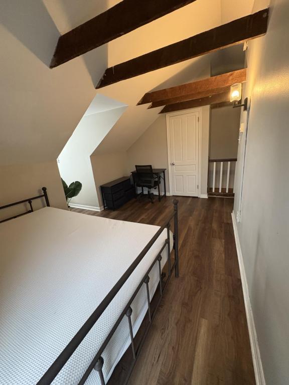 Building Photo - 1025 W Turner St