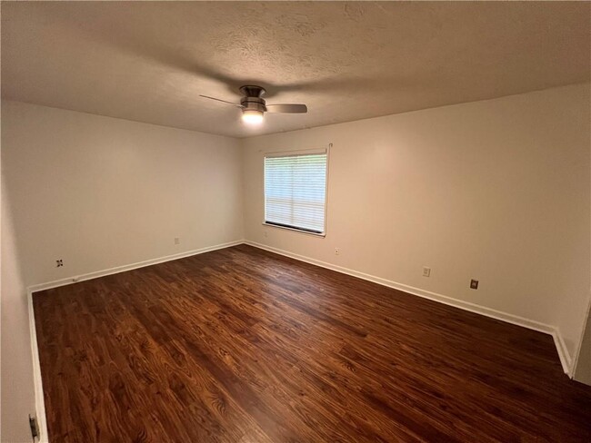 Building Photo - 571 Aberdeen Dr