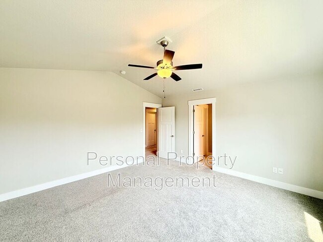 Building Photo - 1530 NW 29th Pl
