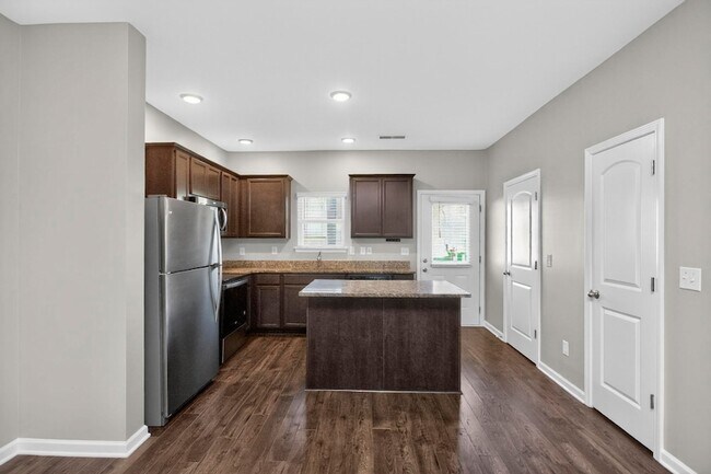 Building Photo - 1017 Glen Marcus Dr