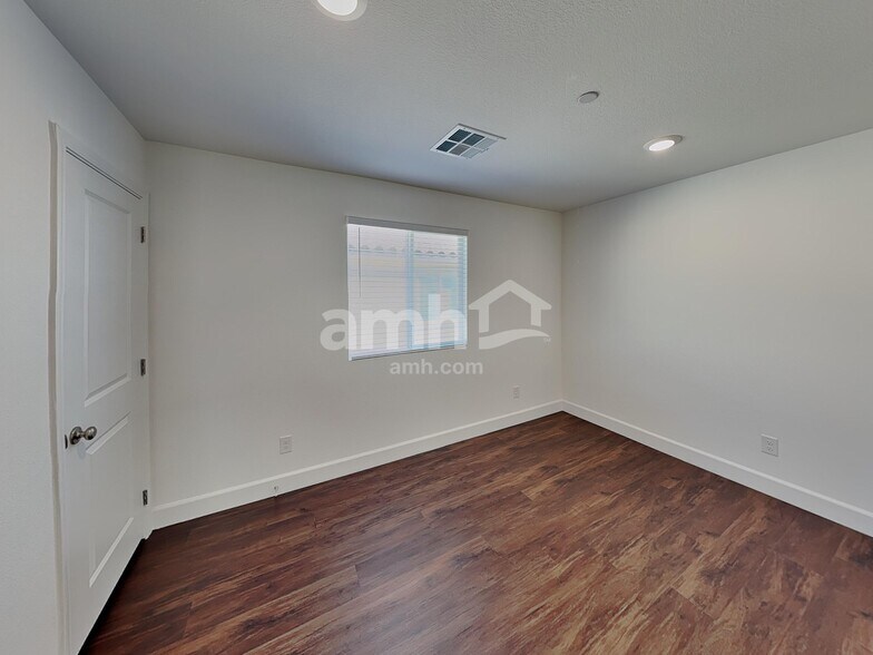 Building Photo - 132 Charmante Tulip Ln