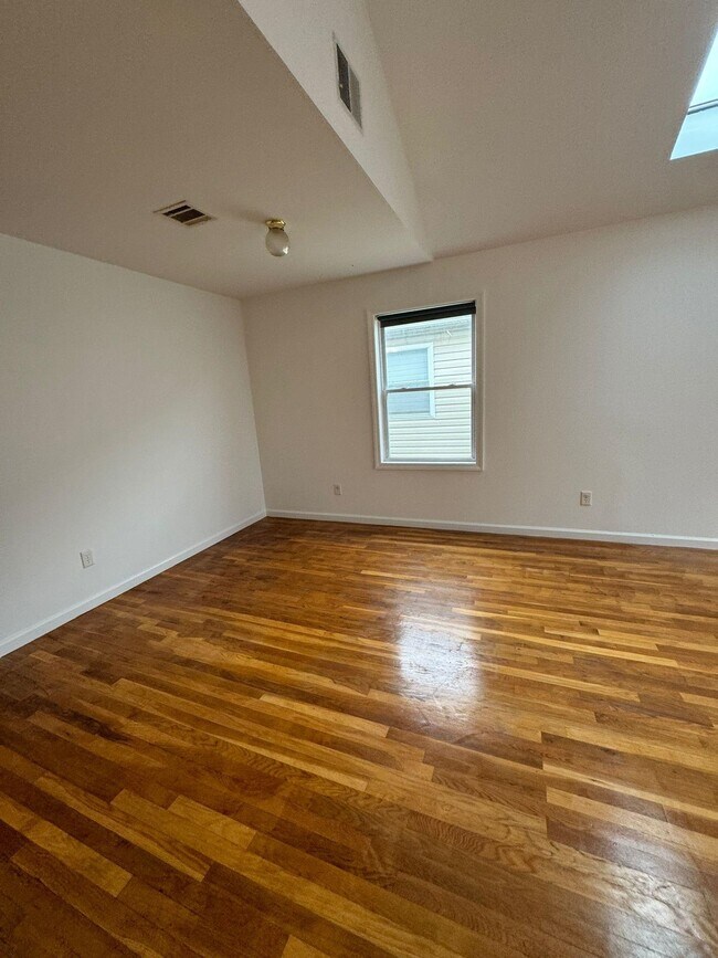 Building Photo - 29 Bostwick Ave