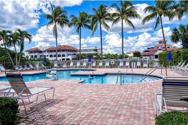 Building Photo - 6688 Via Regina