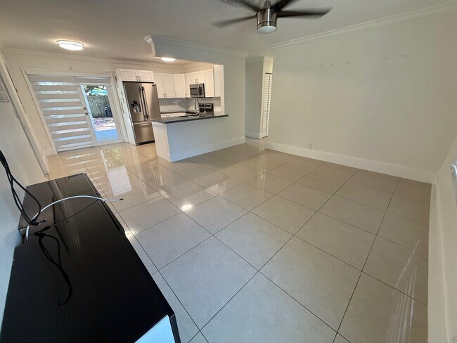 Building Photo - 2300 SW 43rd Terrace