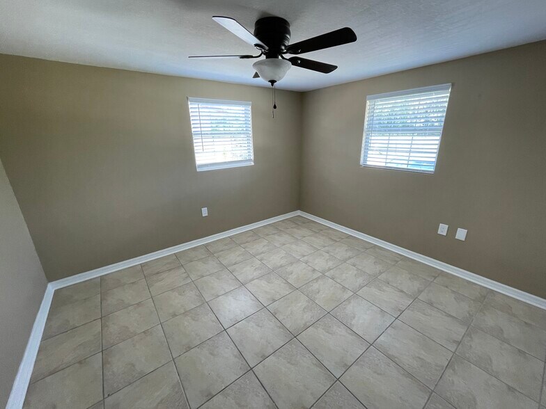 Building Photo - 1205 W Pierce St