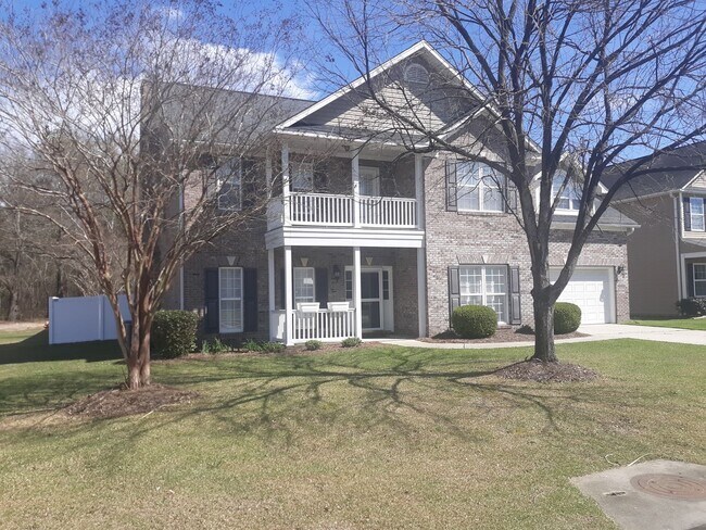 Building Photo - Beautiful and Charming! You Want it and Th...