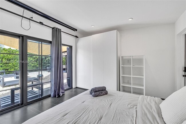 Building Photo - 560 NW 116th Terrace