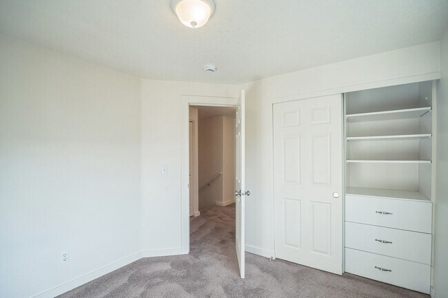 Building Photo - 3114 SE Tumblestone Dr