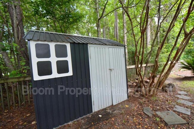 Building Photo - 8566 Royal Palm Ln
