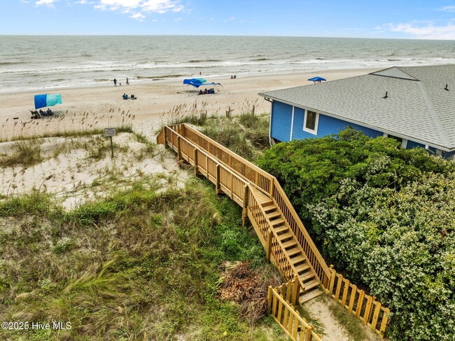 Building Photo - 2660 Island Dr