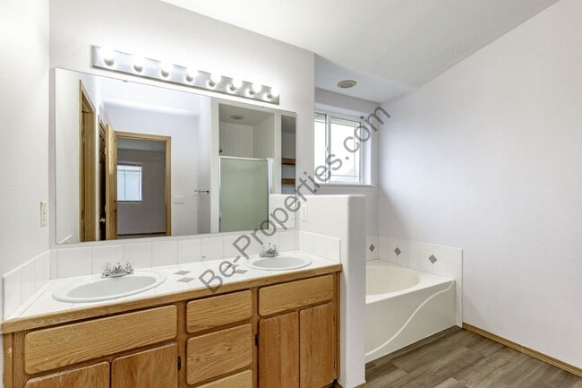 Building Photo - Spacious 3 Bedroom Puyallup Home