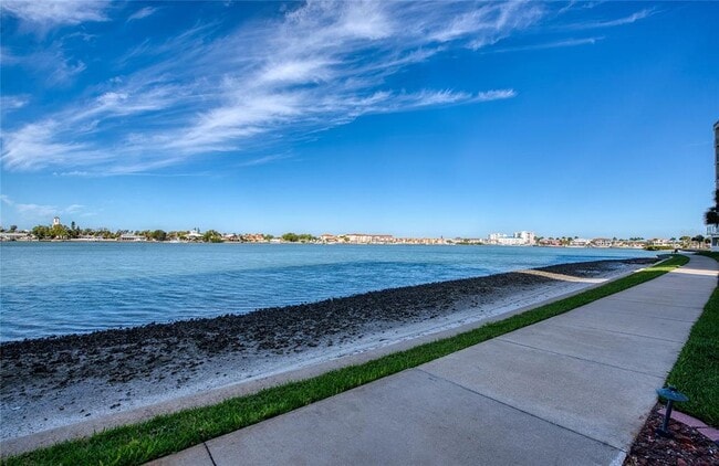 Building Photo - 7984 Sailboat Key Blvd S
