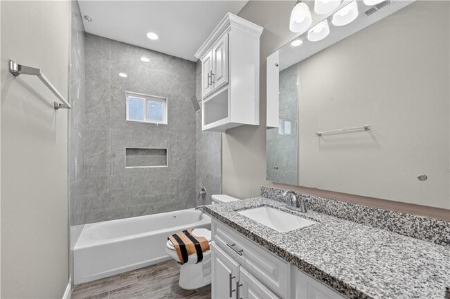 Building Photo - 15 Valle Vista St