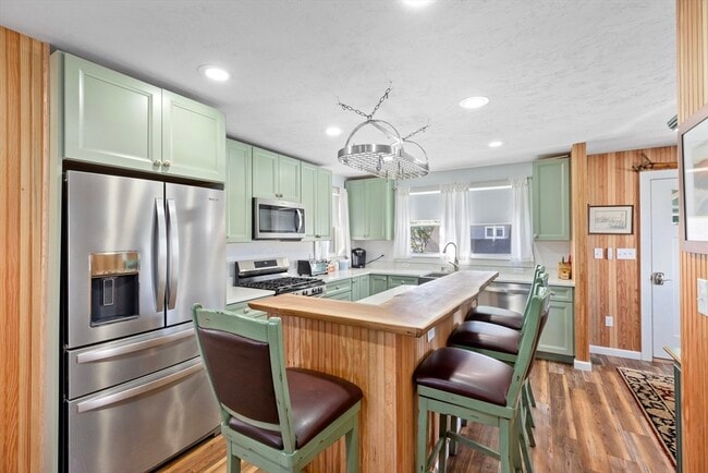 Building Photo - 43 Oceanside Dr