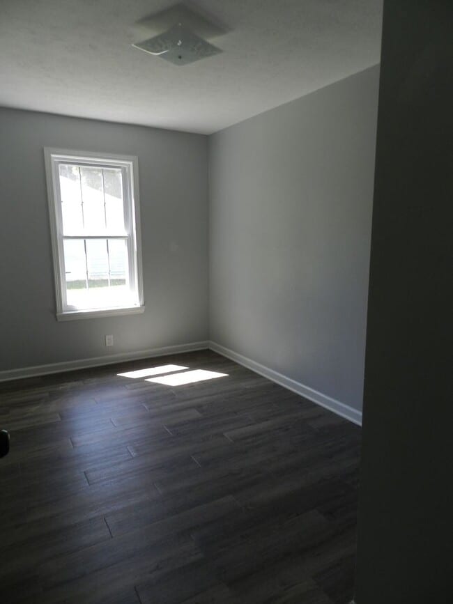 Building Photo - 204 Dyer Dr