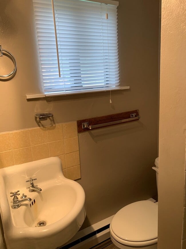 Building Photo - Lovely 1 Bedroom 1 Bathroom home