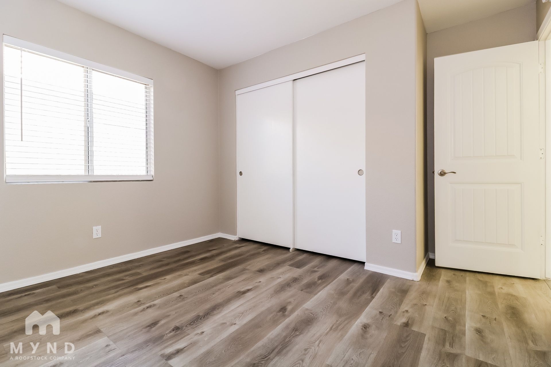 Building Photo - 2303 E Aire Libre Ave