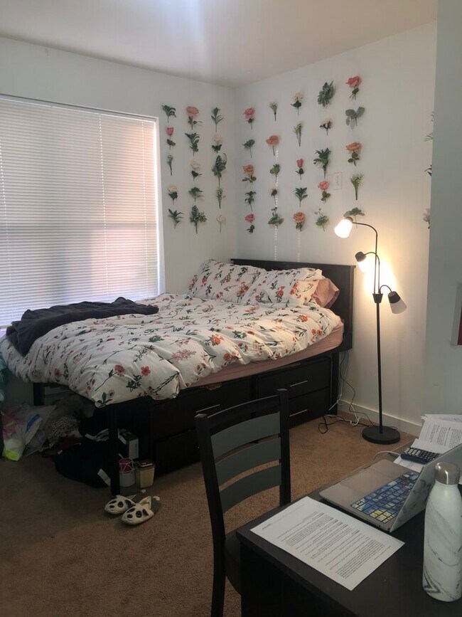 Interior Photo - 1536 N. Carlisle
