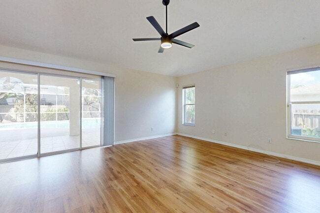 Building Photo - 967 SE Browning Ave