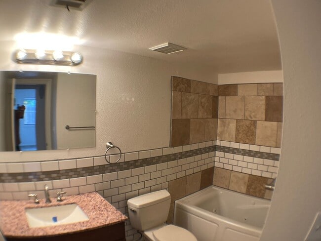 Building Photo - 3 Bedroom Home in Smokerise | Single-Level Living + Natural Light