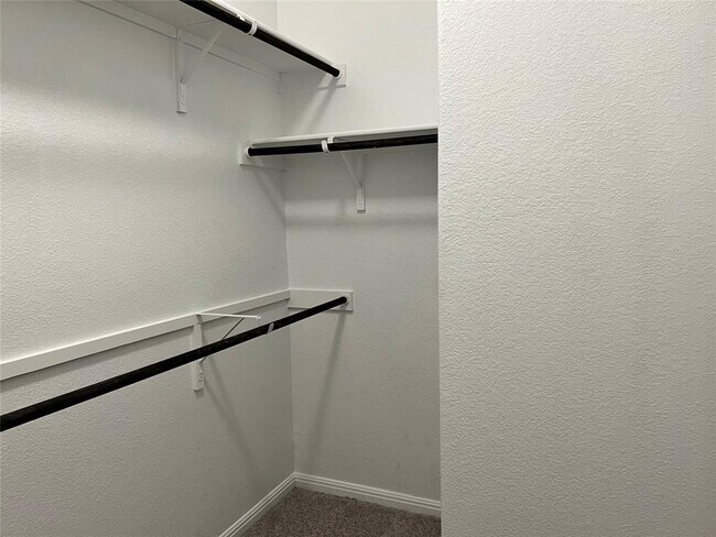 Building Photo - 136 MacArthur Dr