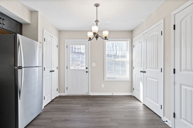 Building Photo - 1112 Ziva Ln