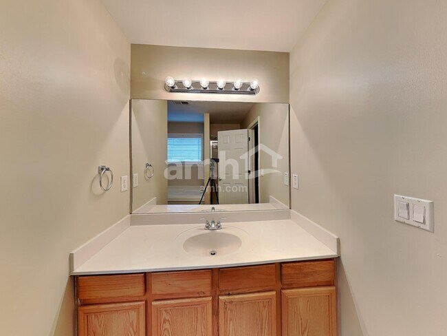 Building Photo - 219 Highland Falls Dr