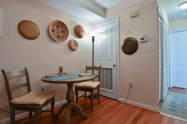 Building Photo - 1 Bed/1 Bath in Capitol Hill Ã¢?? Fireplac...