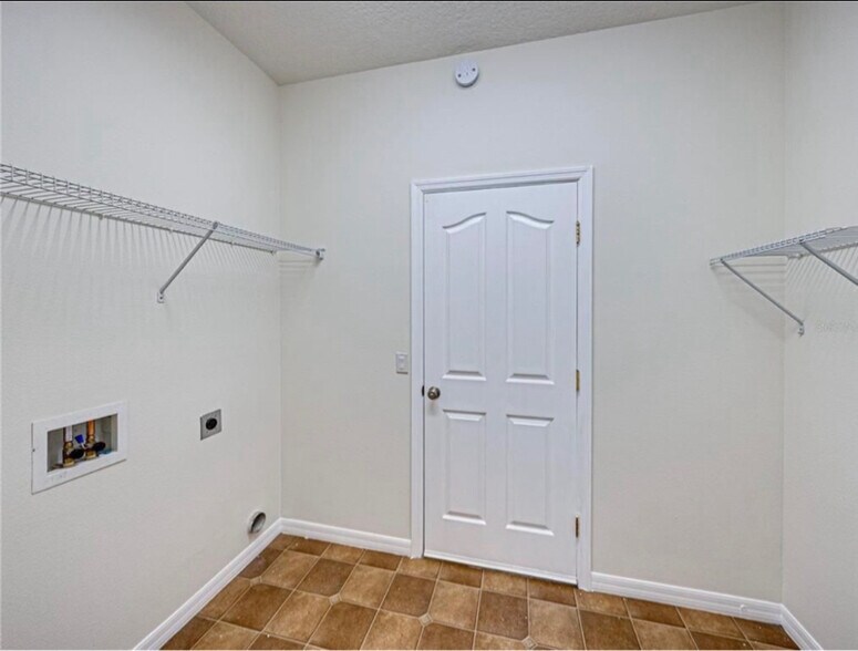 Building Photo - 143 Alfani St