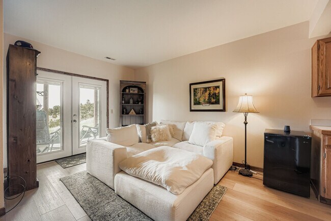 Primary Photo - 776 Chimney Creek Dr