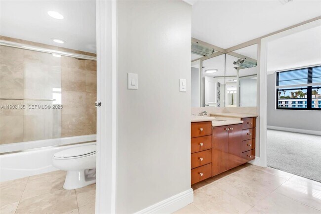 Building Photo - 2333 Brickell Ave