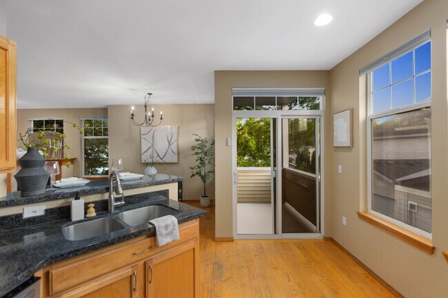 Building Photo - Beautiful End-Unit Townhome in Highland Parc | Water & Sewer Included!- AVAILABLE NOW FOR RENT!!