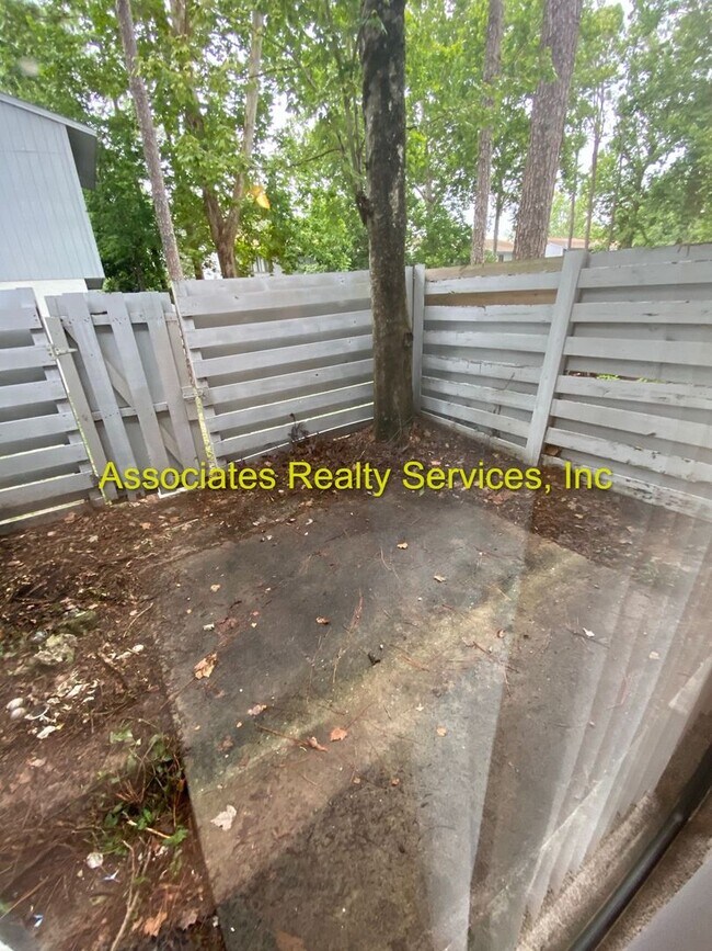 Building Photo - Cute Foxmoor 2/1.5 Townhome