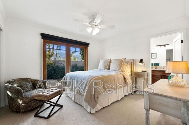 Building Photo - 74939 Vía Lago