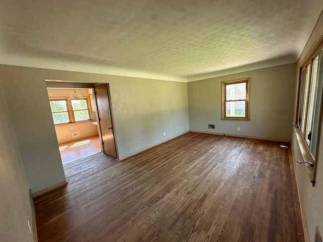 Building Photo - 401 Hilltop Rd