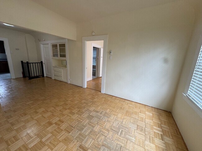 Building Photo - 5913 Vallejo St