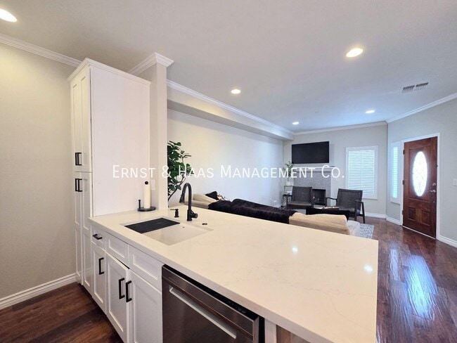 Building Photo - 3546 Linden Ave
