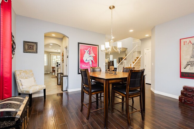 Building Photo - Stunning 4 bedroom 3.5 bath home with 3 ca...