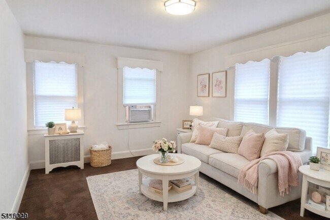 Building Photo - 254 W Franklin St