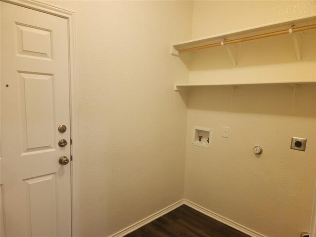 Building Photo - 205 Beech Dr