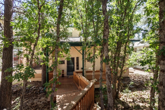 Building Photo - 335 Sandia Cir