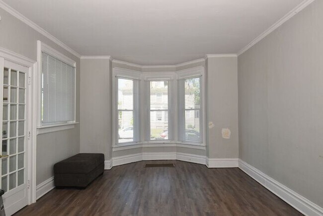 Building Photo - Spacious 2 bedrooms with their own bathroom suite