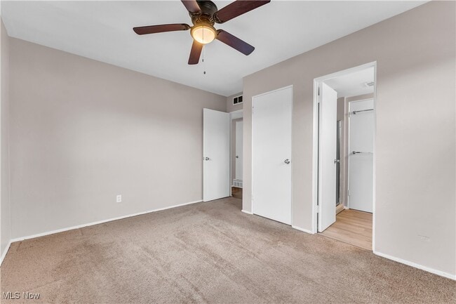 Building Photo - 726 Willow Dr
